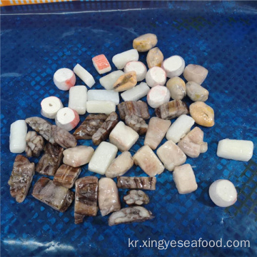 조개 오징어 새우 수리미를 곁들인 냉동 해산물 믹스